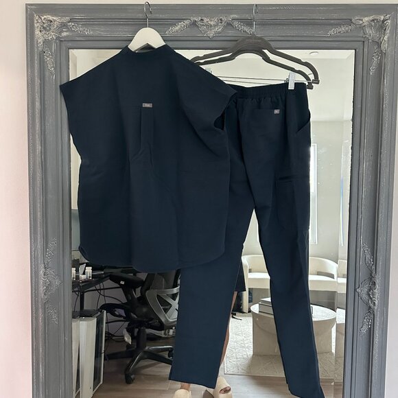 Figs Set Rafaela Oversized Scrub Top Yola Skinny Scrub Pants Set Dark Harbour XS - Picture 5 of 8